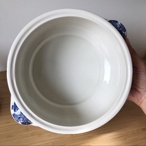 Vintage Churchill England Blue Willow Covered Casserole Serving Dish with Lid - Picture 8 of 13